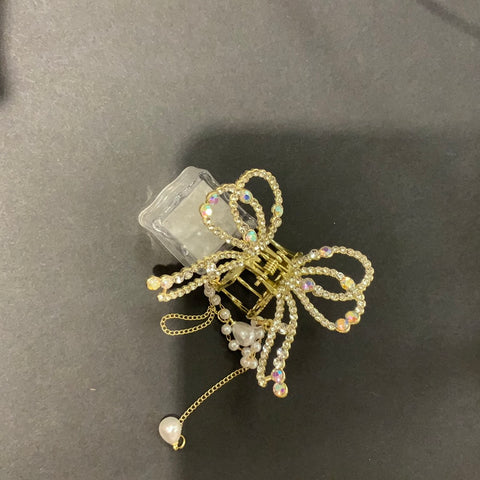 Small bow clip with dangle