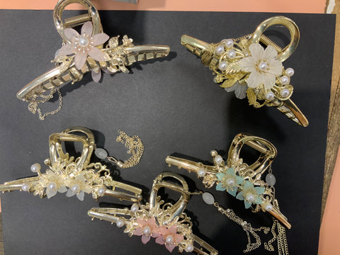 Metal flower clip